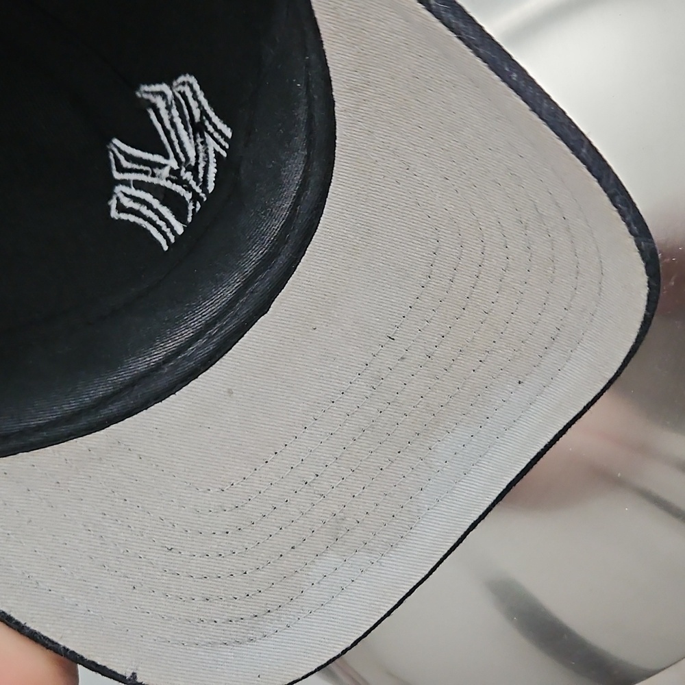 Yankees  NY Logo Cap with Rainbow Detail - Picture 6 of 7